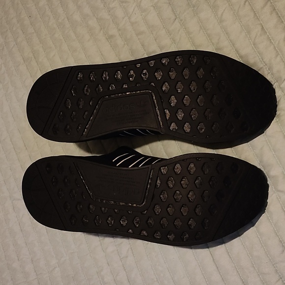 Men's 13. Adidas NMD R1 V2 BLK/WHITE - Picture 4 of 8
